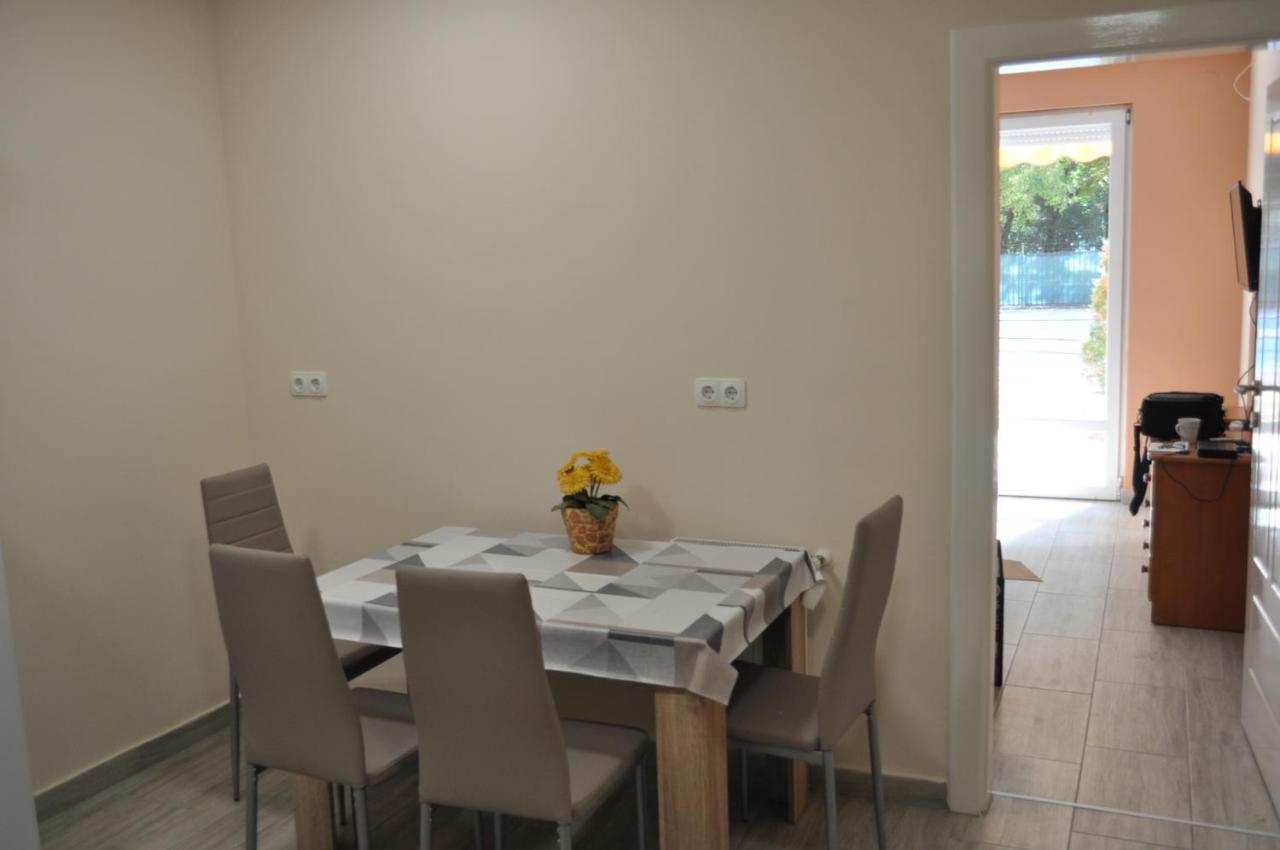 Relax Beach Apartman ไฮจ์ดุสโซบอสโล ภายนอก รูปภาพ