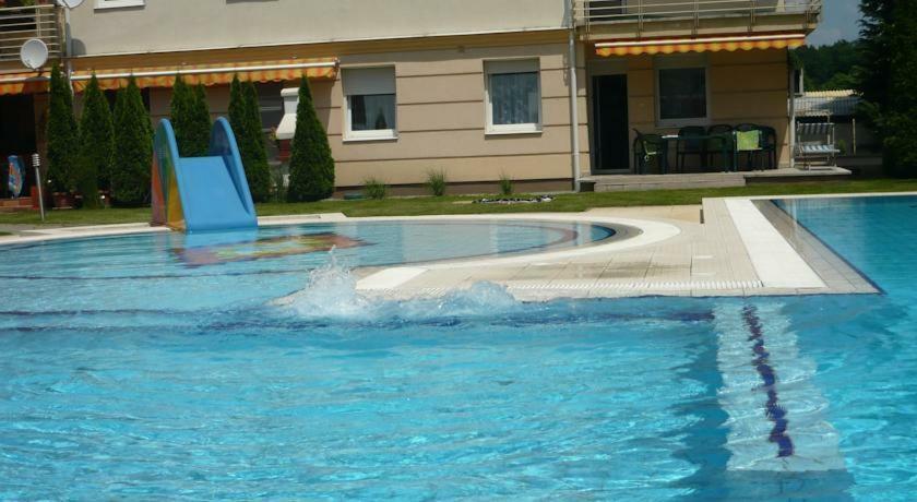 Relax Beach Apartman ไฮจ์ดุสโซบอสโล ภายนอก รูปภาพ