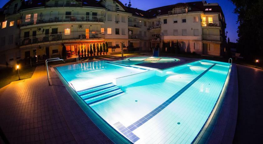 Relax Beach Apartman ไฮจ์ดุสโซบอสโล ภายนอก รูปภาพ