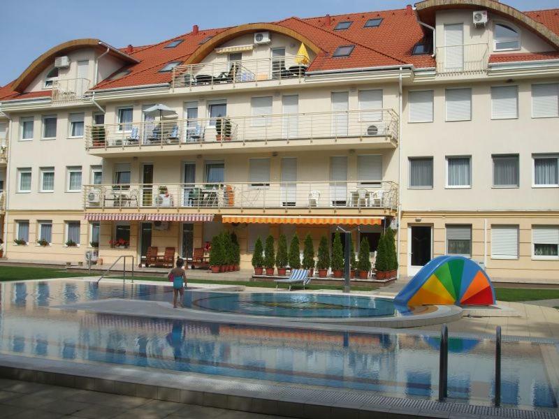 Relax Beach Apartman ไฮจ์ดุสโซบอสโล ภายนอก รูปภาพ