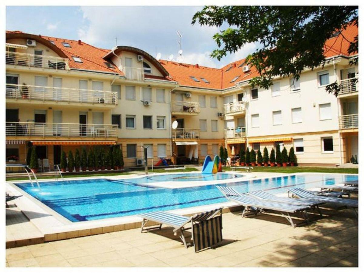 Relax Beach Apartman ไฮจ์ดุสโซบอสโล ภายนอก รูปภาพ
